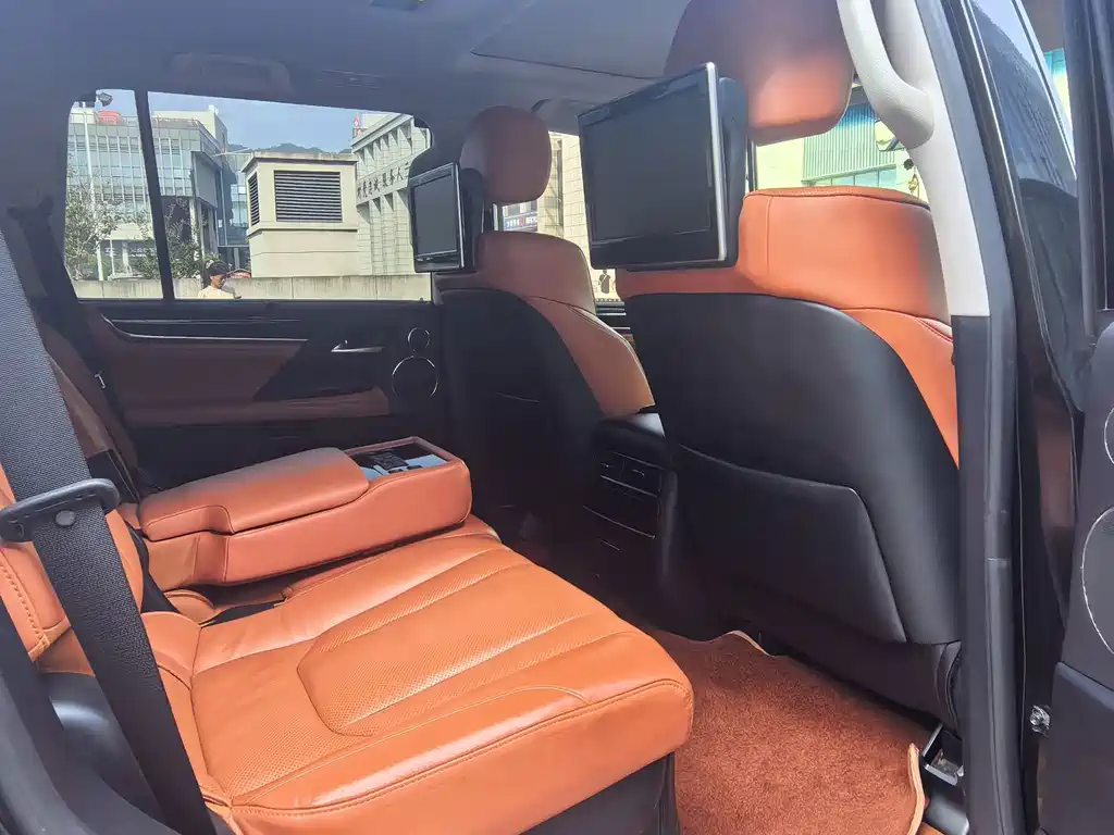 Lexus LX — миниатюра 12