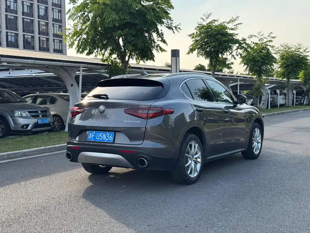 Alfa Romeo Stelvio 2017 2.0T 200HP Luxury
