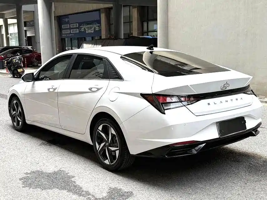 Hyundai Elantra — миниатюра 4