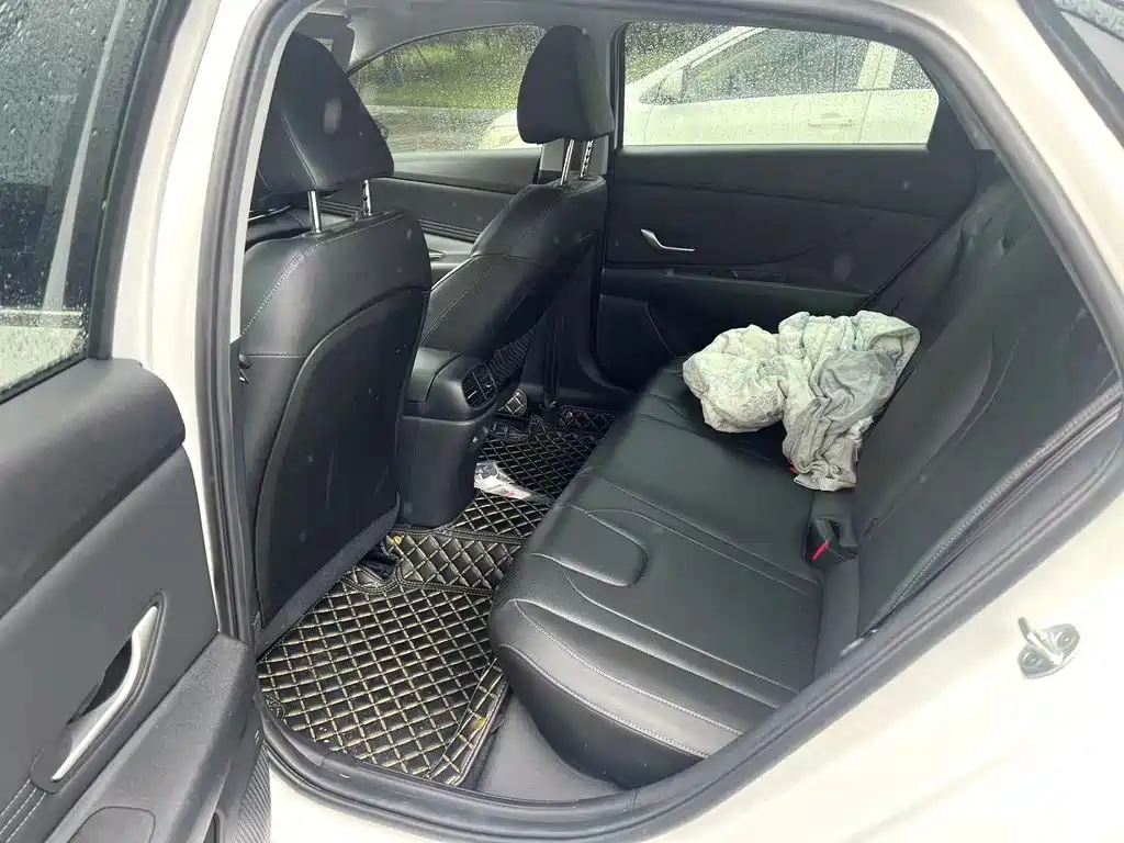 Hyundai Elantra — миниатюра 8
