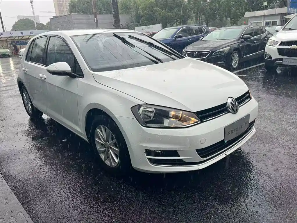 Volkswagen Golf 2016 1.6L MT Fashion