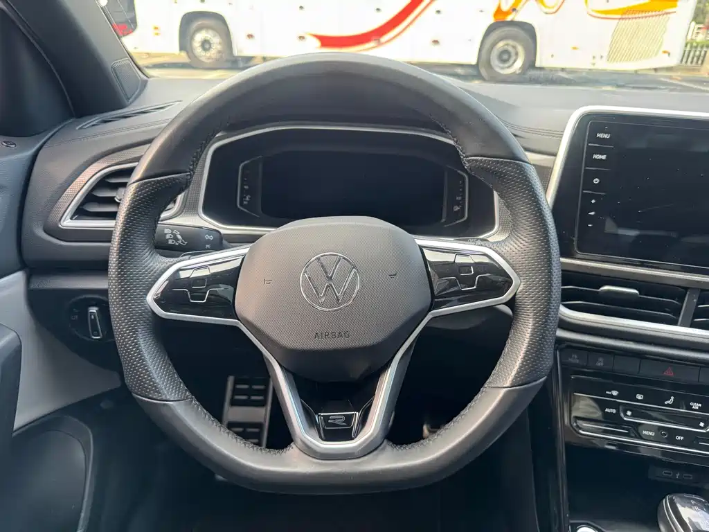 Volkswagen T-Roc — миниатюра 7