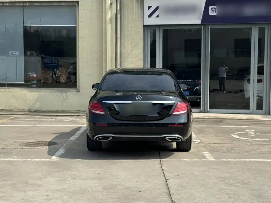 Mercedes-Benz E-Class — миниатюра 9