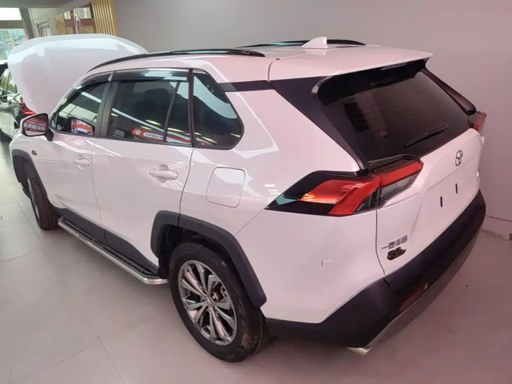 Toyota RAV4 — миниатюра 5