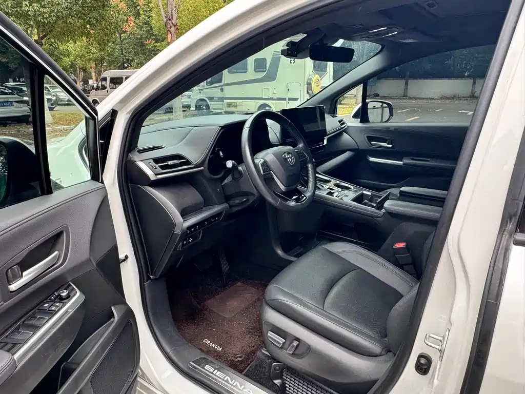 Toyota Sienna — миниатюра 8
