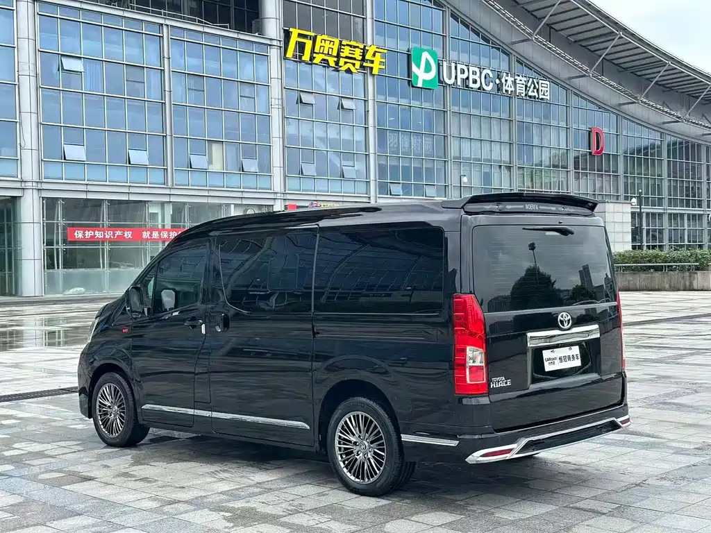 Toyota Hiace — миниатюра 4