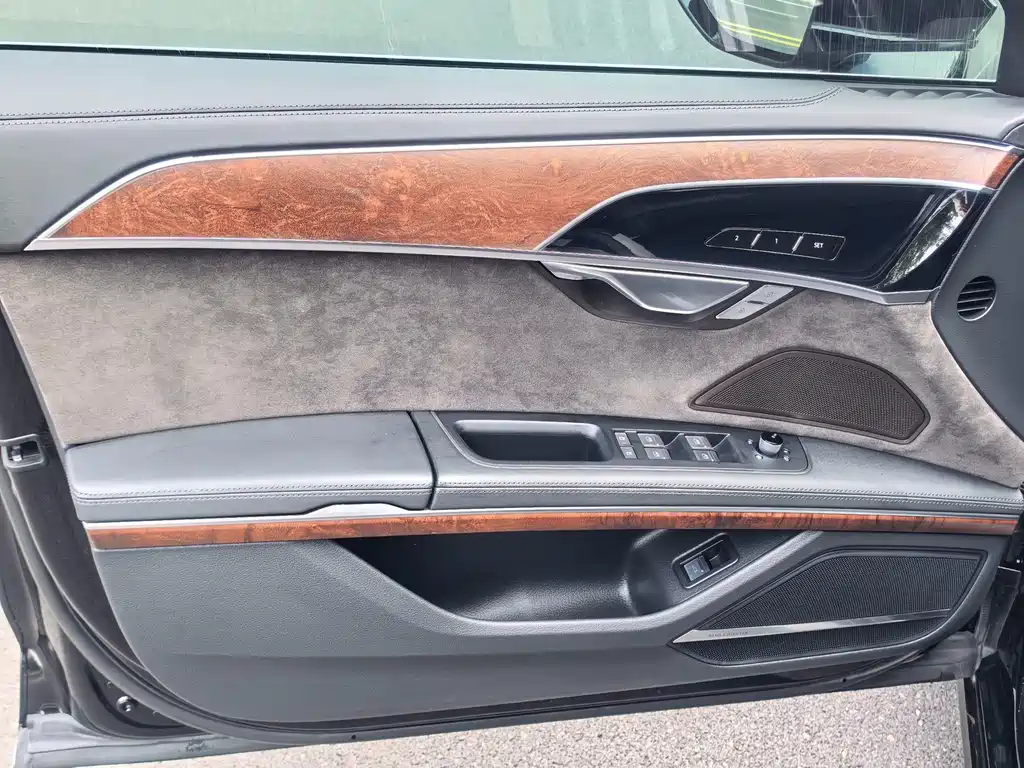 Audi A8 — миниатюра 14