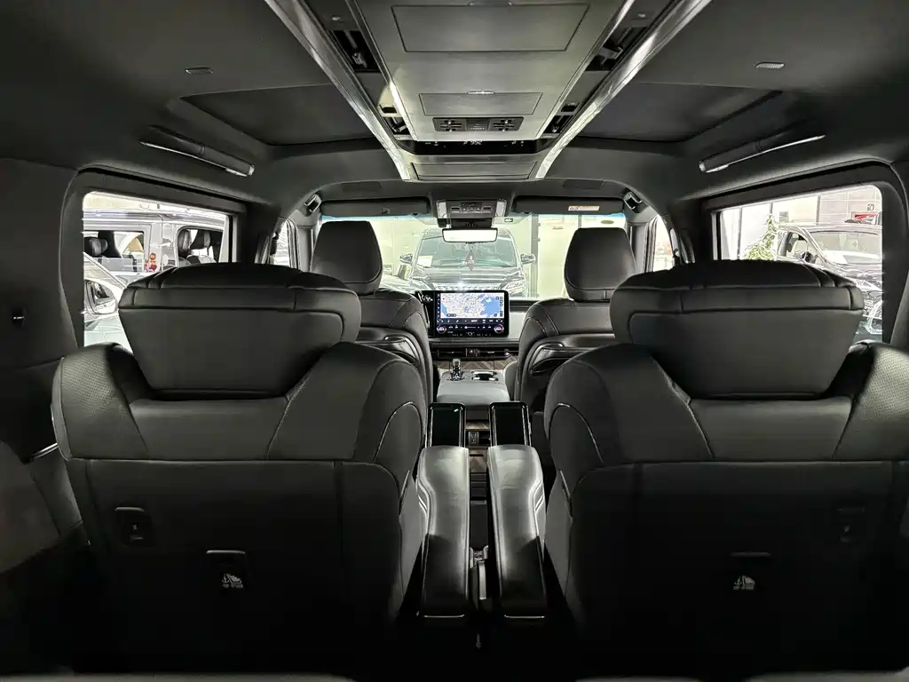Lexus LM — миниатюра 17