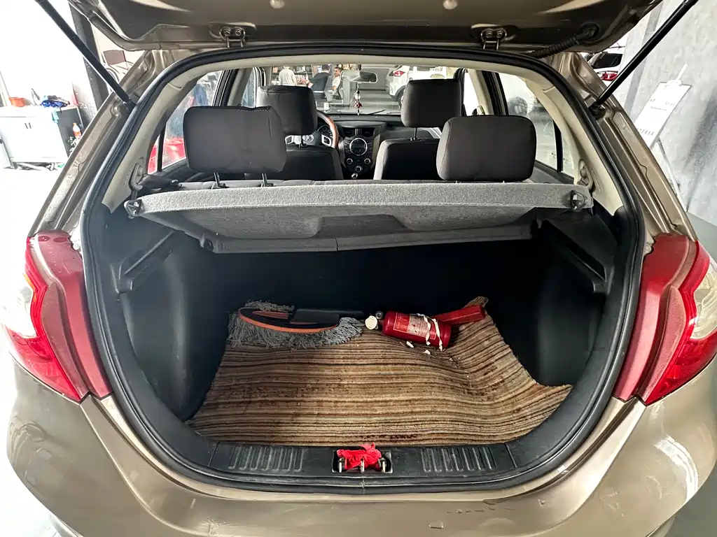 BYD Xia N7 N7 2013 1.3L MT Luxury