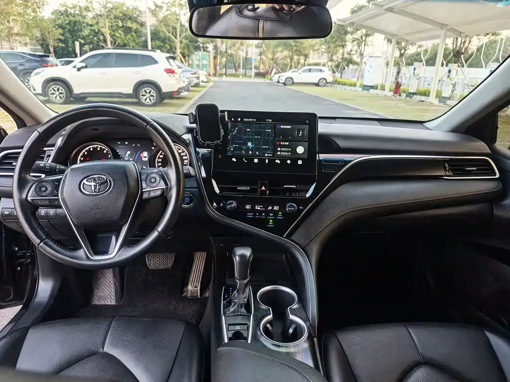 Toyota Camry — миниатюра 11