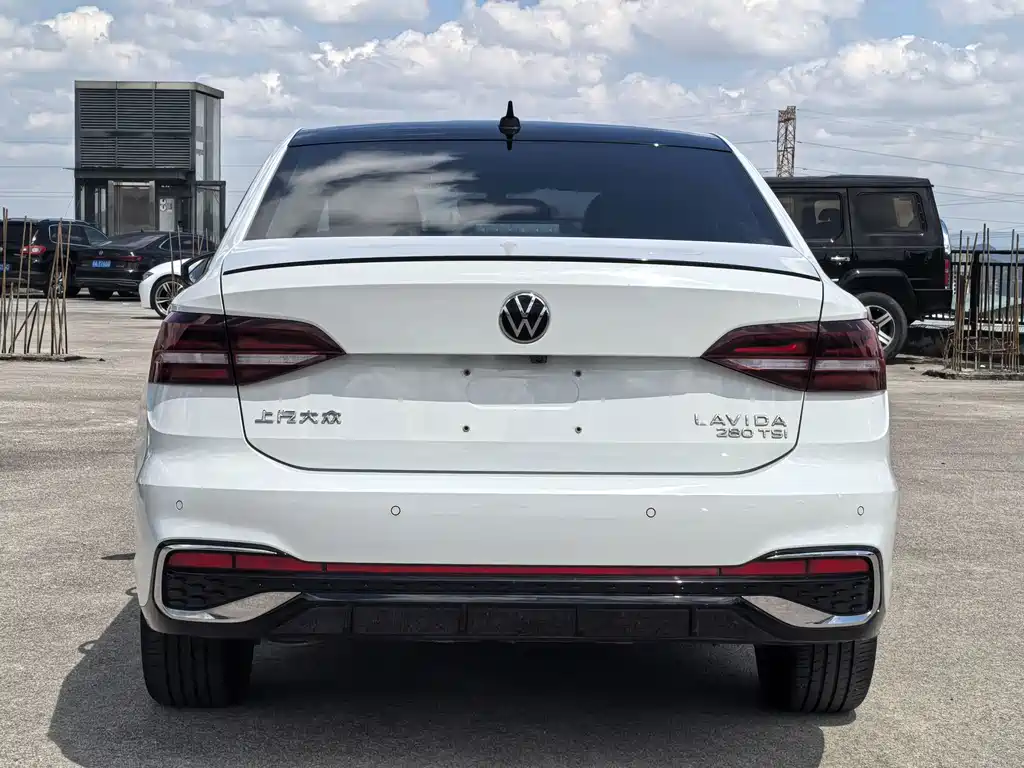 Volkswagen Lavida — миниатюра 5