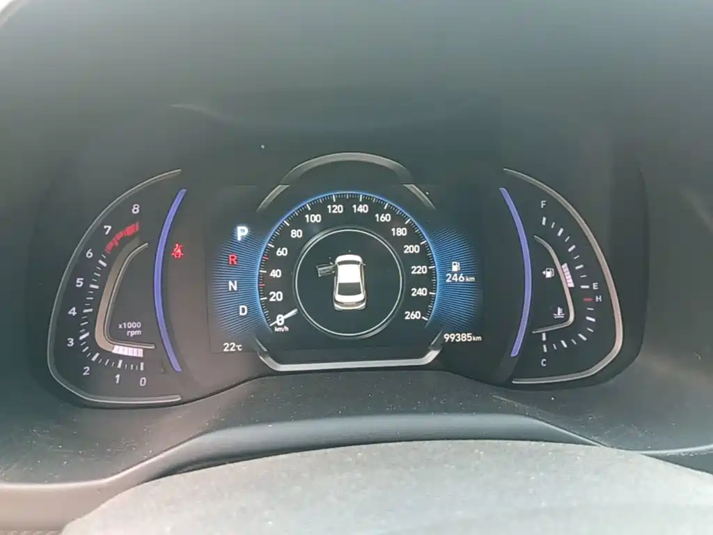 Hyundai Elantra — миниатюра 12