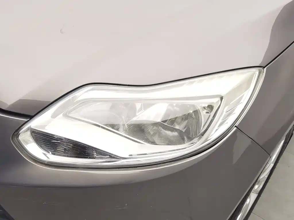 Ford Focus — миниатюра 7