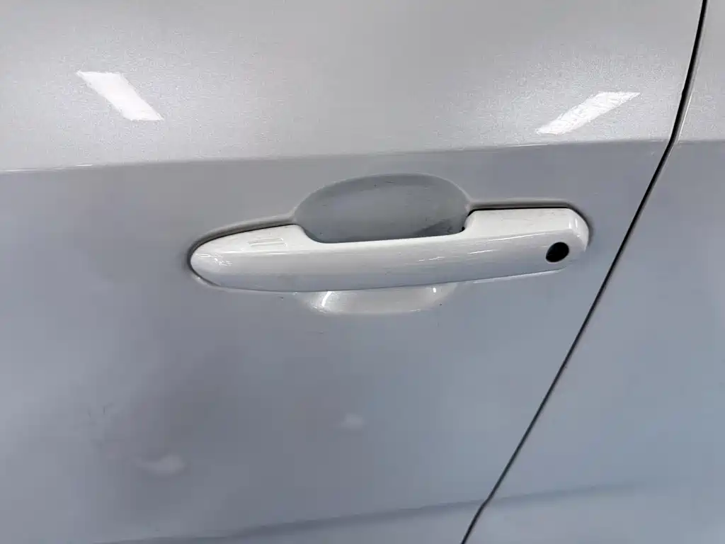 Toyota RAV4 - фото 4