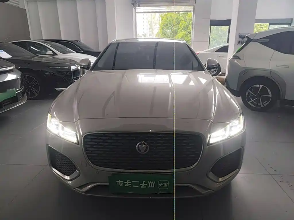Jaguar XFL — миниатюра 3