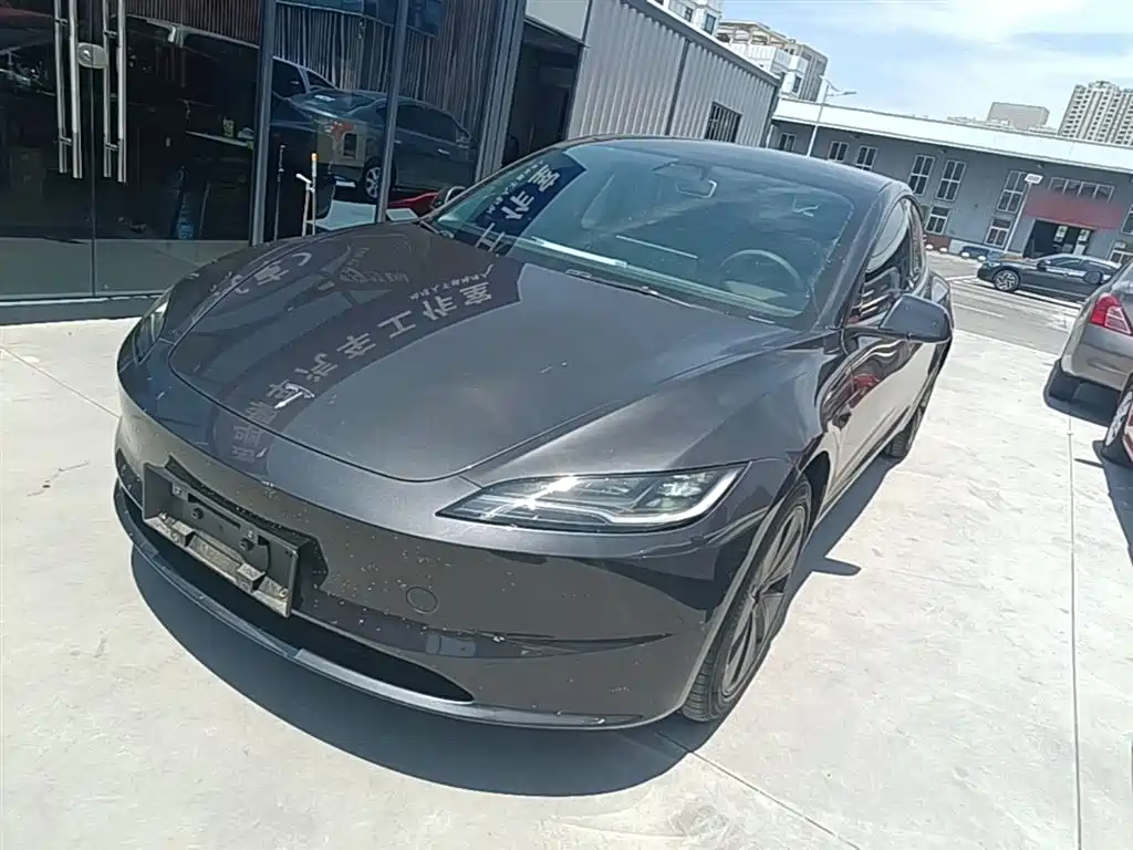Tesla Model 3 2025