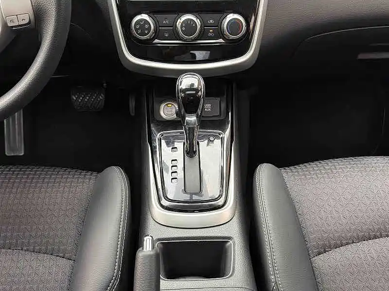 Nissan Tiida — миниатюра 8
