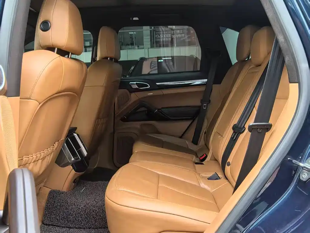 Porsche Cayenne — миниатюра 8