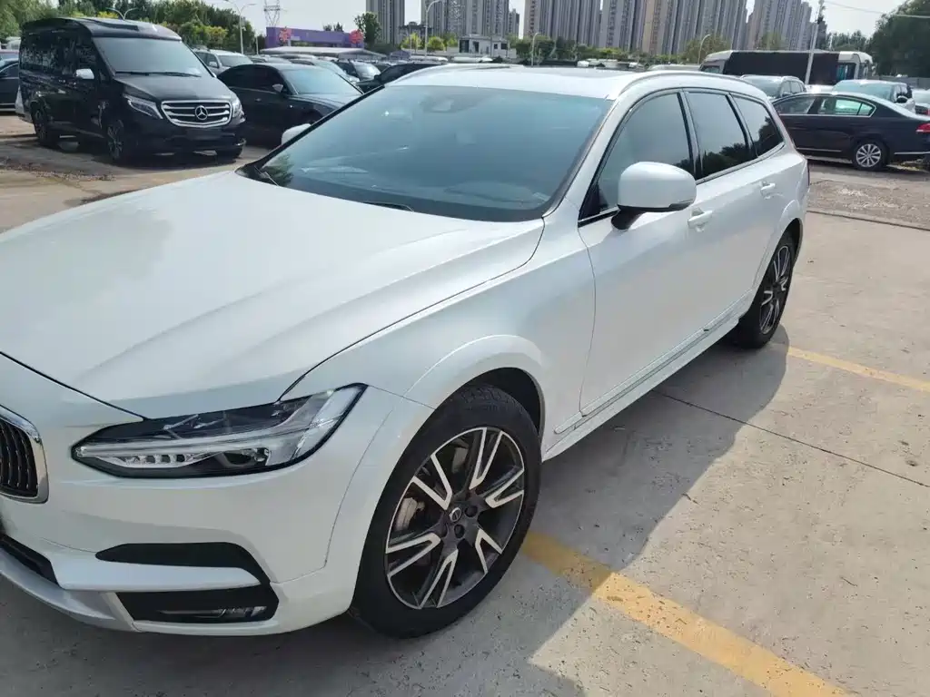 Volvo V90 — миниатюра 2