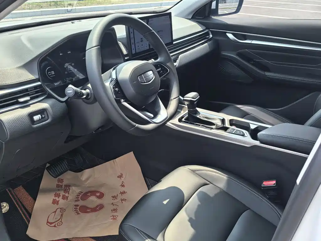 Geely Emgrand 2025 4 1.5L CVT Luxury