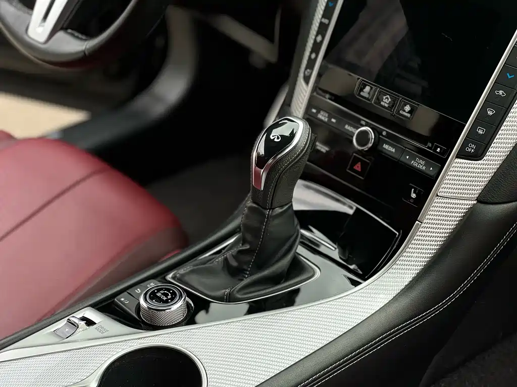 Infiniti Q60 2019 2.0T Luxury