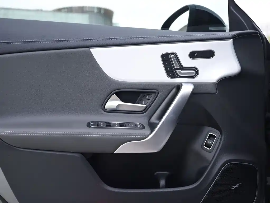 Mercedes-Benz CLA AMG — миниатюра 10