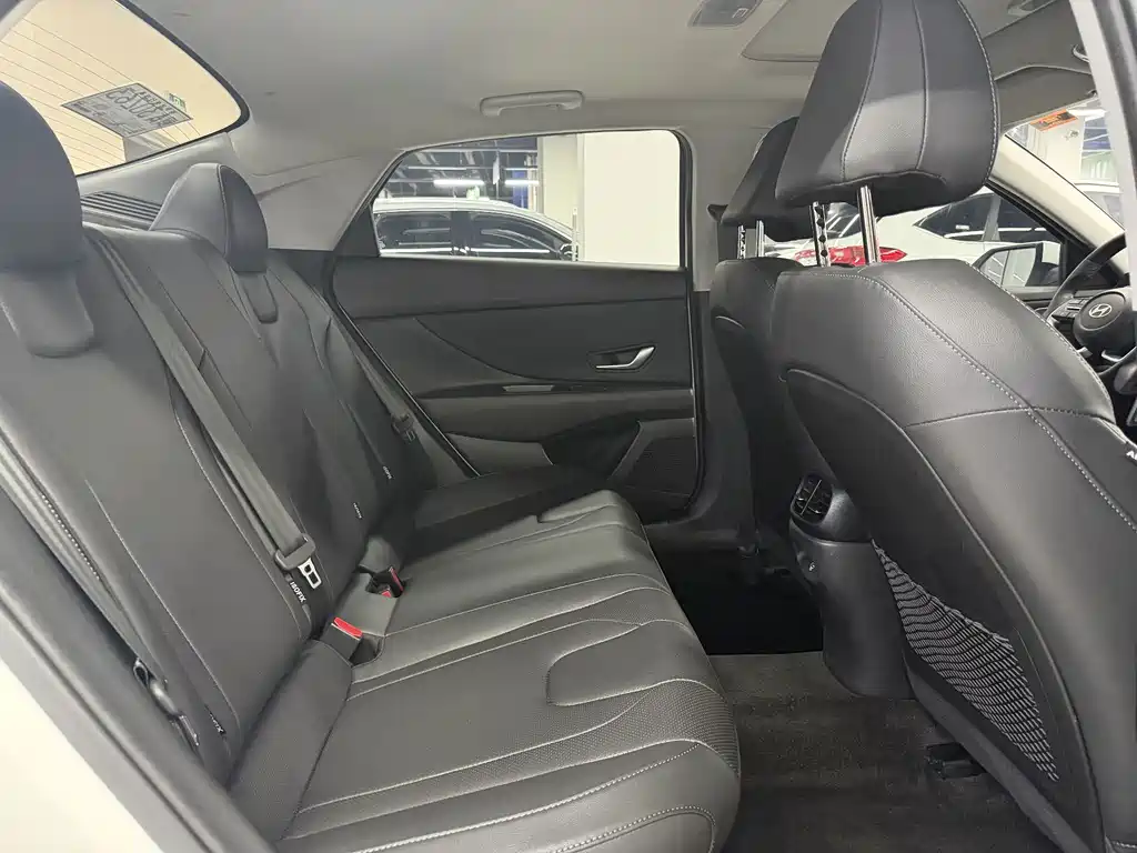 Hyundai Elantra — миниатюра 9