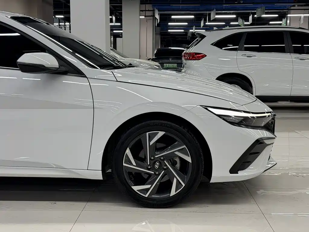 Hyundai Elantra — миниатюра 4