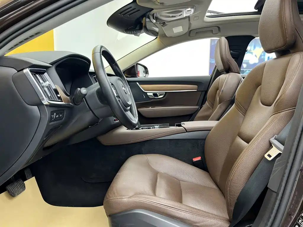 Volvo S90 PHEV — миниатюра 19