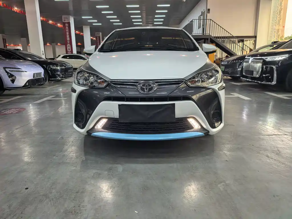 Toyota Yaris L — миниатюра 2