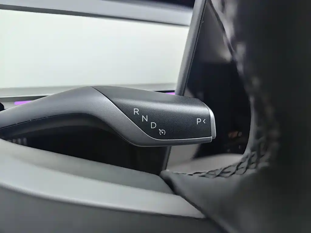 Tesla Model 3 — миниатюра 13