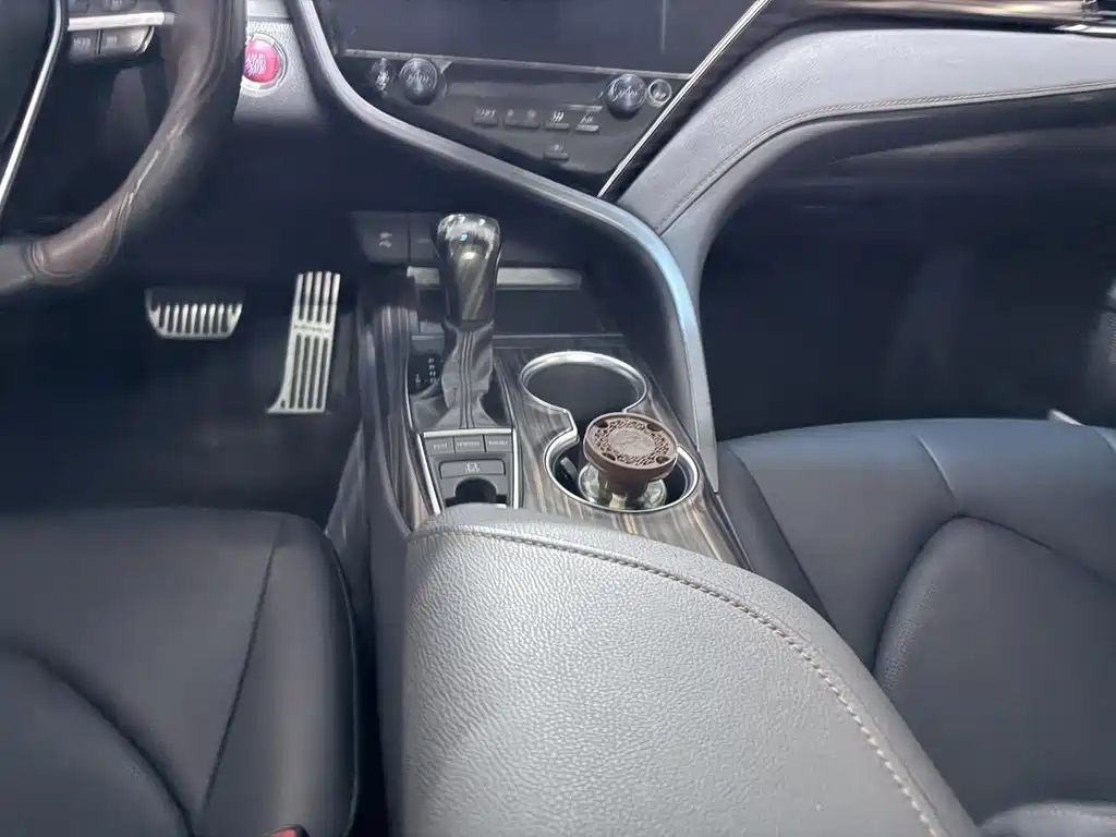 Toyota Camry — миниатюра 17