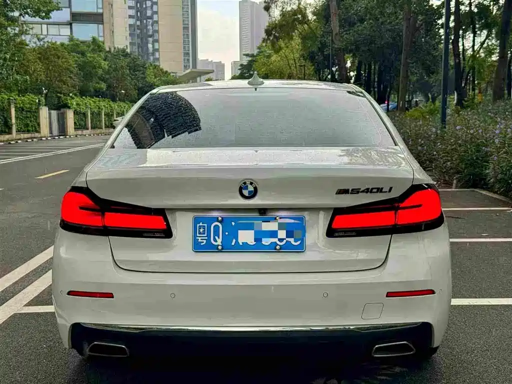 BMW 5 Series — миниатюра 5