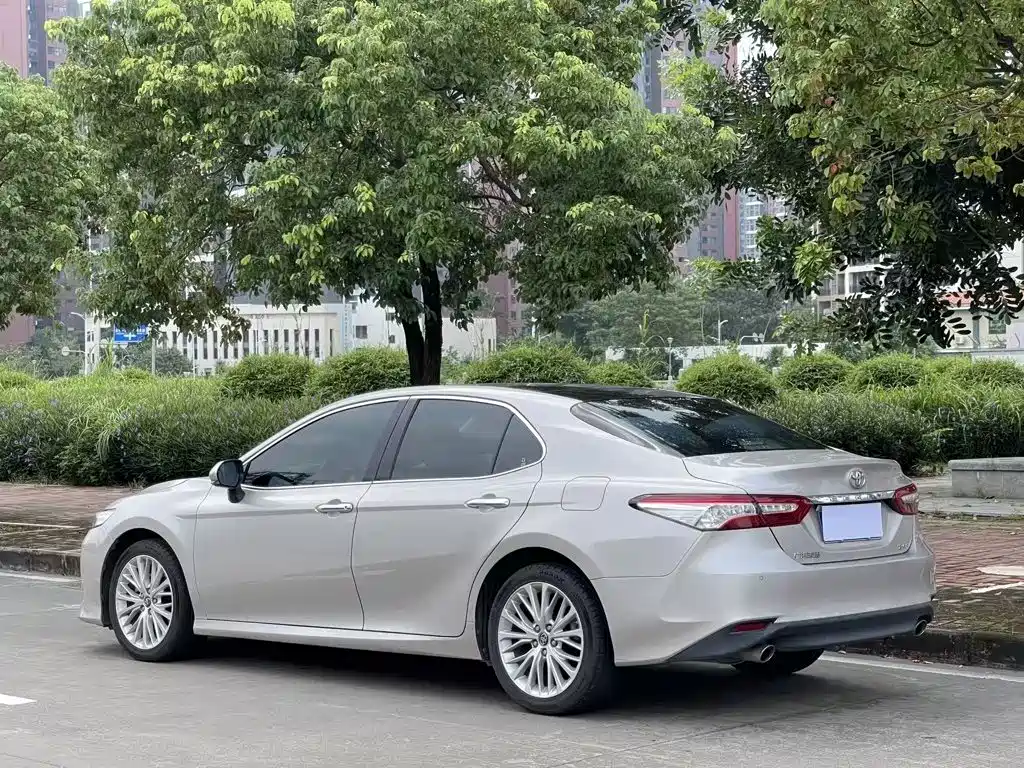 Toyota Camry — миниатюра 3