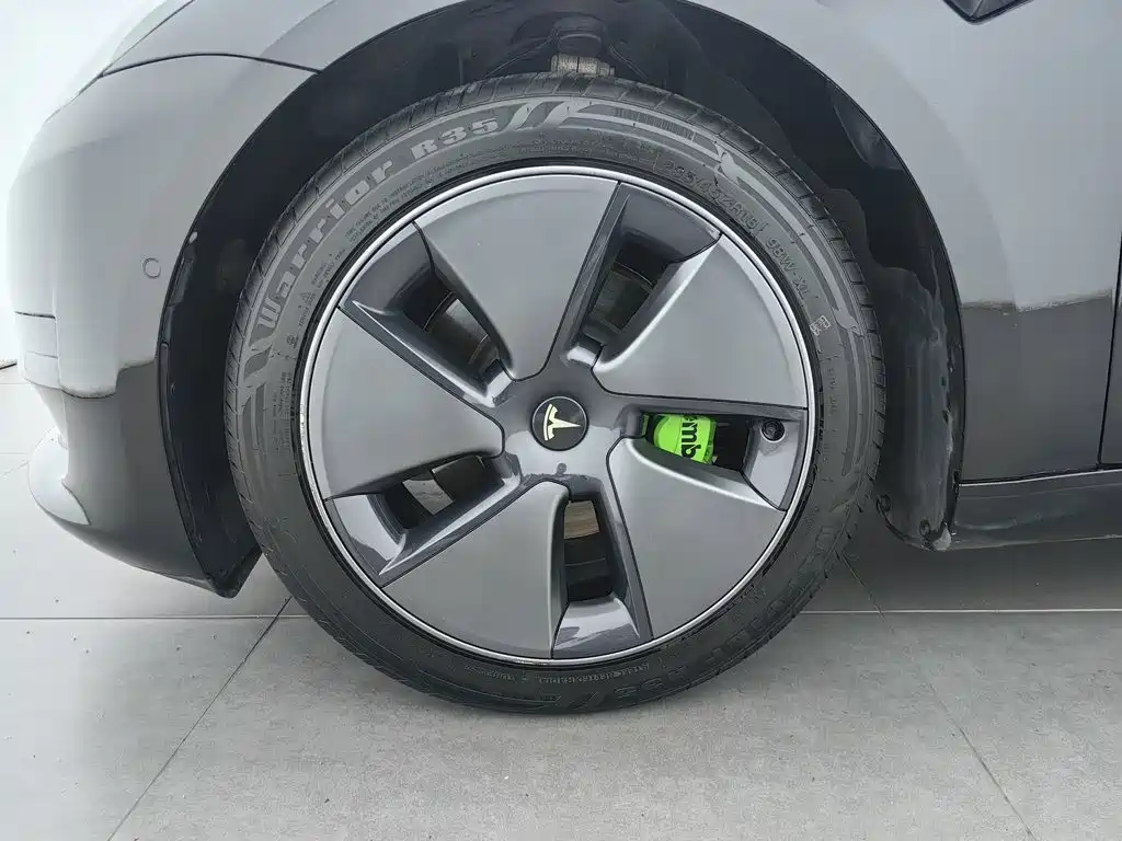 Tesla Model 3 — миниатюра 17