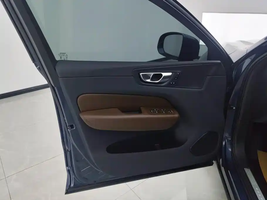Volvo XC60 2024 B5 Luxury