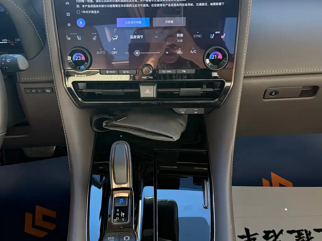 Toyota Alphard — миниатюра 13