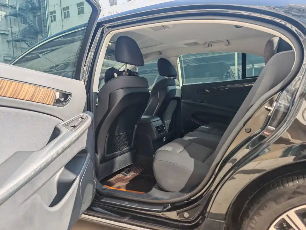 Hongqi Hongqi H7 — миниатюра 10