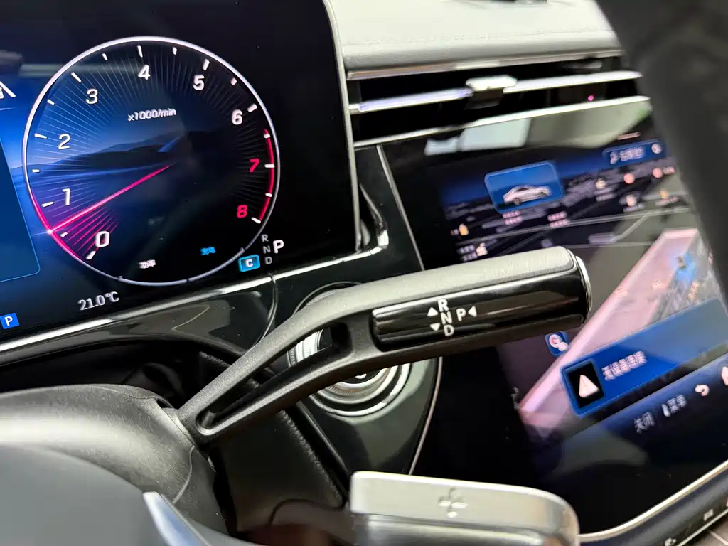 Mercedes-Benz E-Class — миниатюра 13