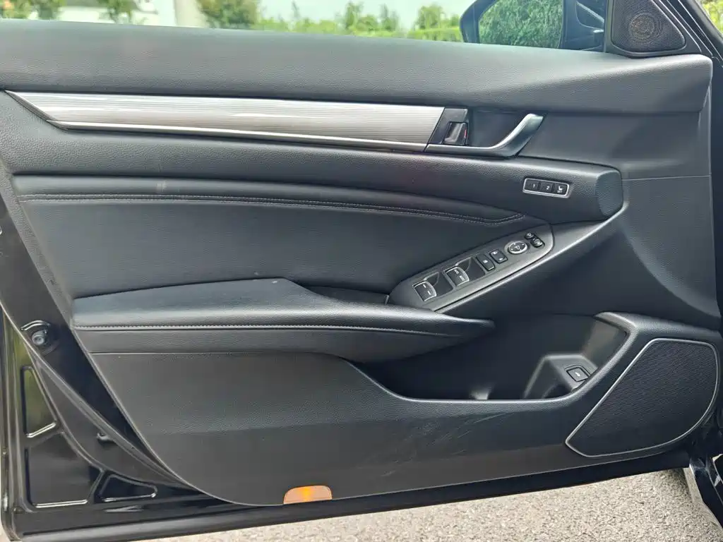 Honda Accord — миниатюра 11