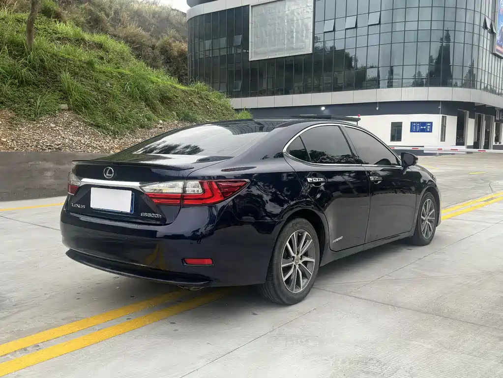 Lexus ES 2015 300h Comfort