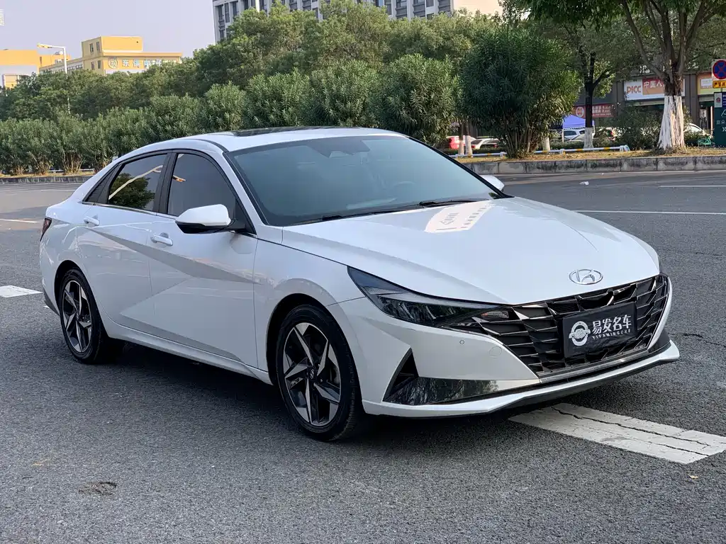 HYUNDAI ELANTRA