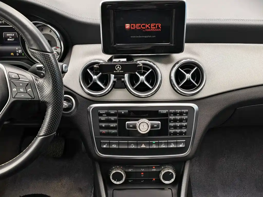 Mercedes-Benz GLA — миниатюра 16