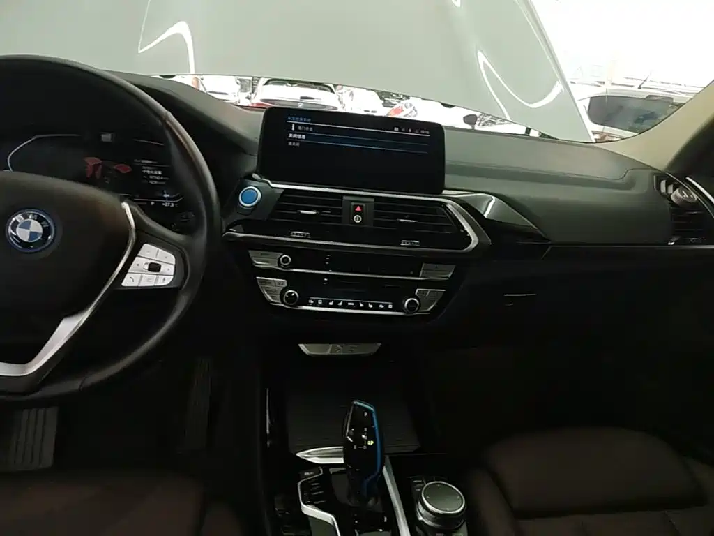 BMW iX3 — миниатюра 13