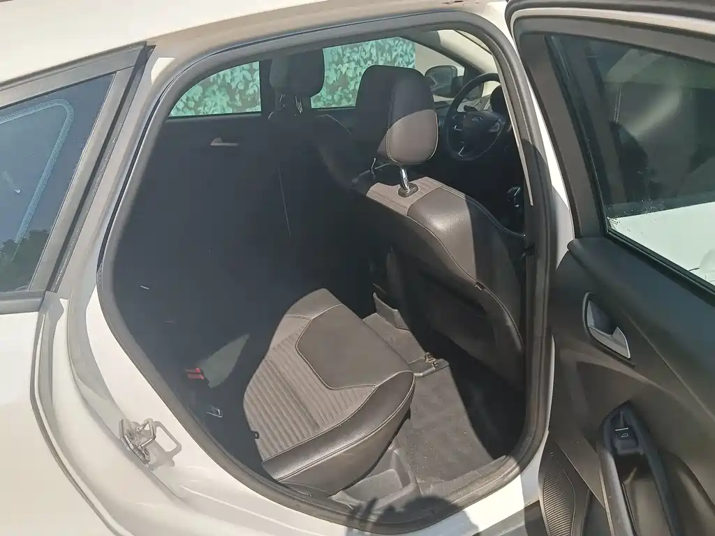 Ford Focus — миниатюра 8