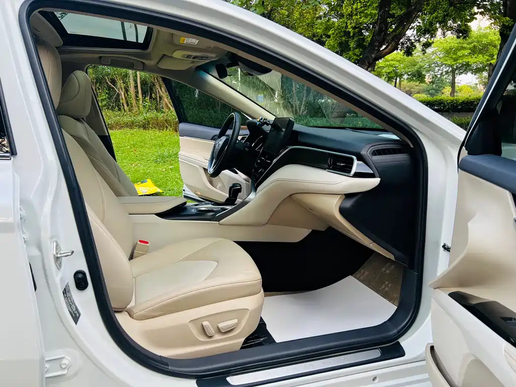 Toyota Camry 2021 2.0G Luxury