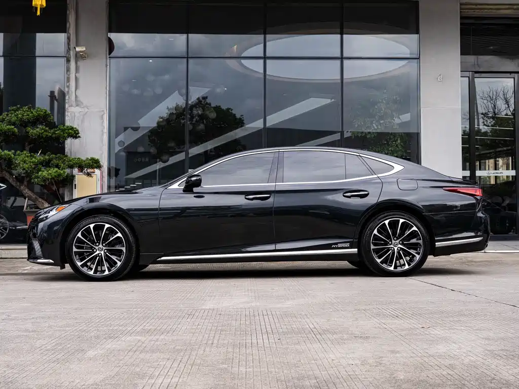 Lexus LS — миниатюра 4