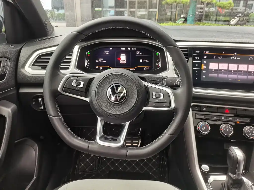 Volkswagen T-Roc — миниатюра 12