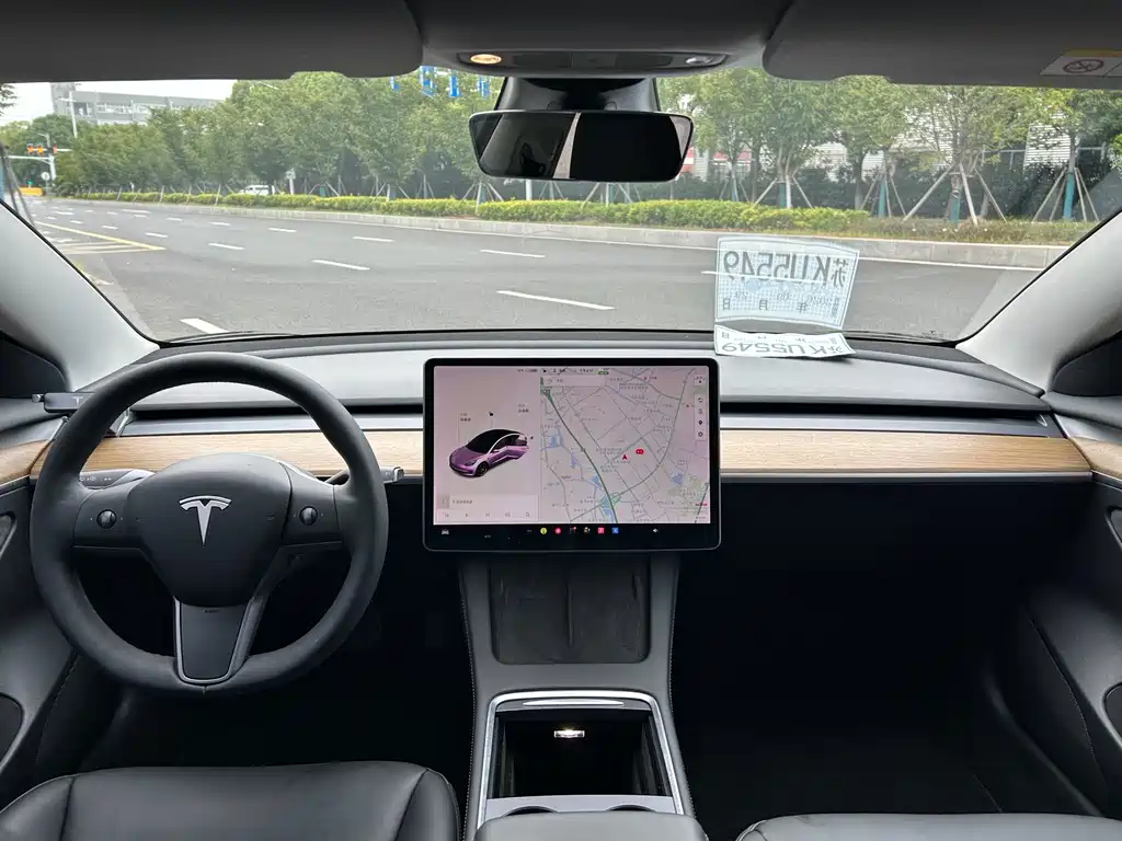 Tesla Model 3 — миниатюра 8