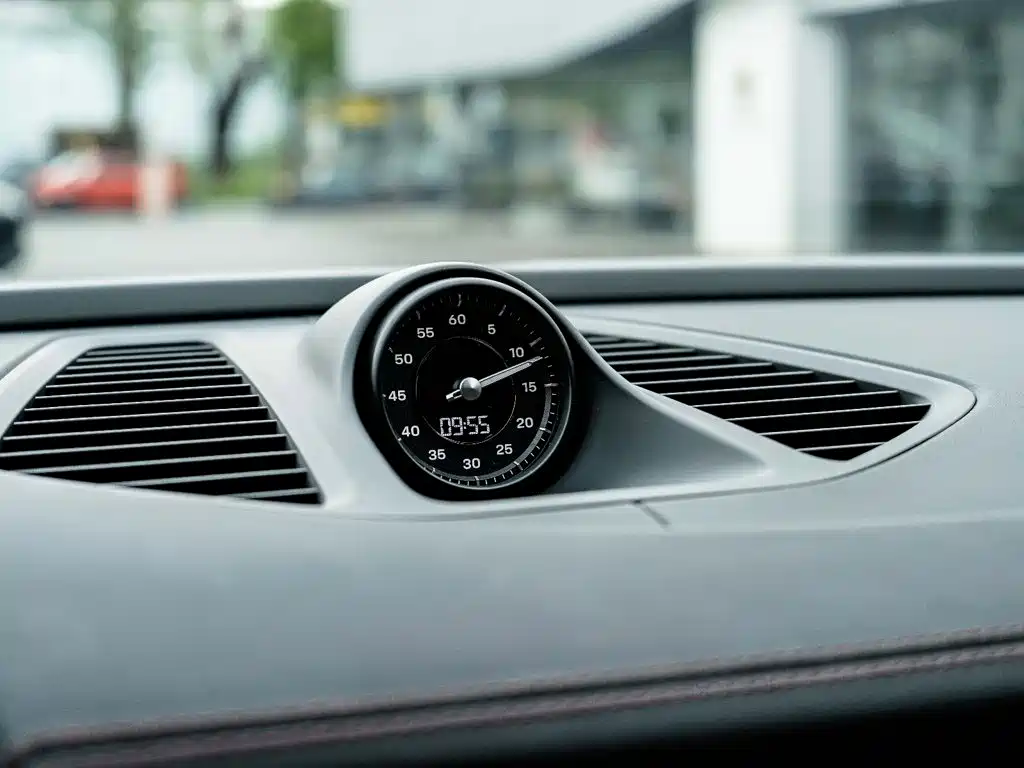 Porsche Macan EV — миниатюра 3
